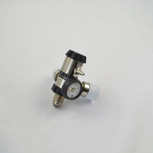 Regulators - Bullnose Oxygen Regulator With 2 Self Seal outlets and Tubing Outlet